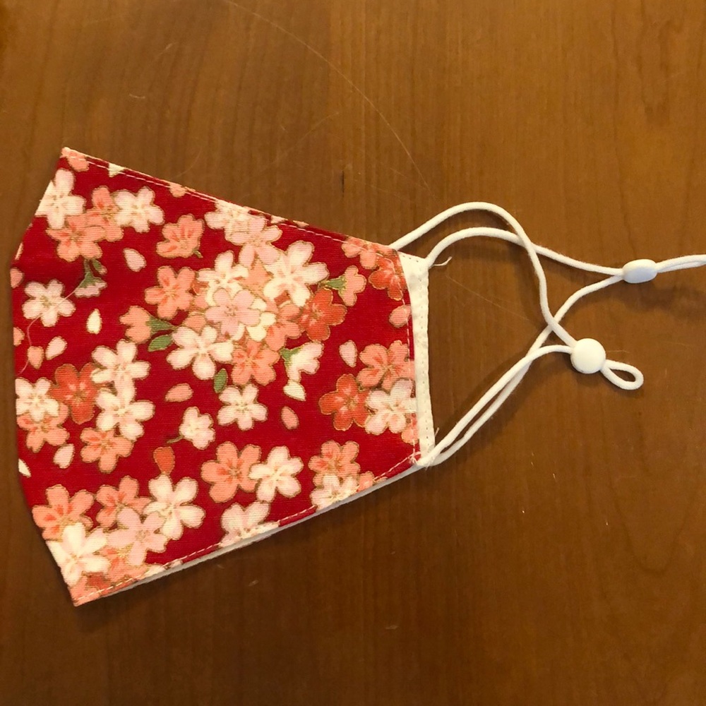 Women’s adjustable face mask